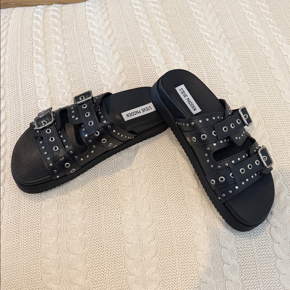 Steve Madden Melanie Black Studded Buckle Sandals - NWOT - size 8